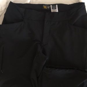 Women’s 12 Mountain Hard Wear outdoor pant.